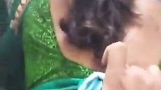 Marathi chica Rohini consigue follada en perrito