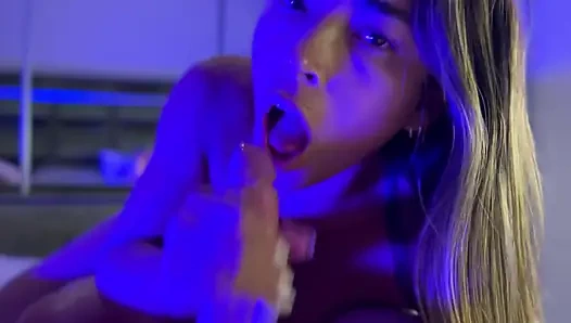 Mia Nins ilk kez boşalıyor