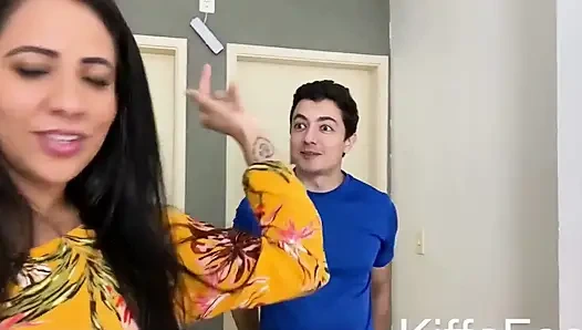 Соседка крадет Kiffa Sandal у двери