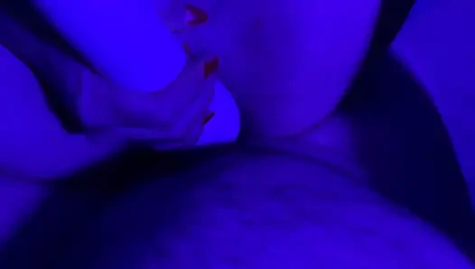 Zoey Mangan çok azdırıyor, bu yüzden büyük yarakla sert sikiliyor