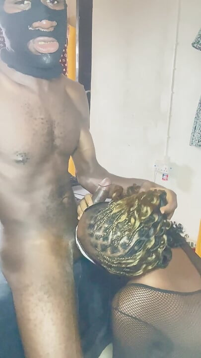 Gravid dame giver denne fyr et massivt blowjob