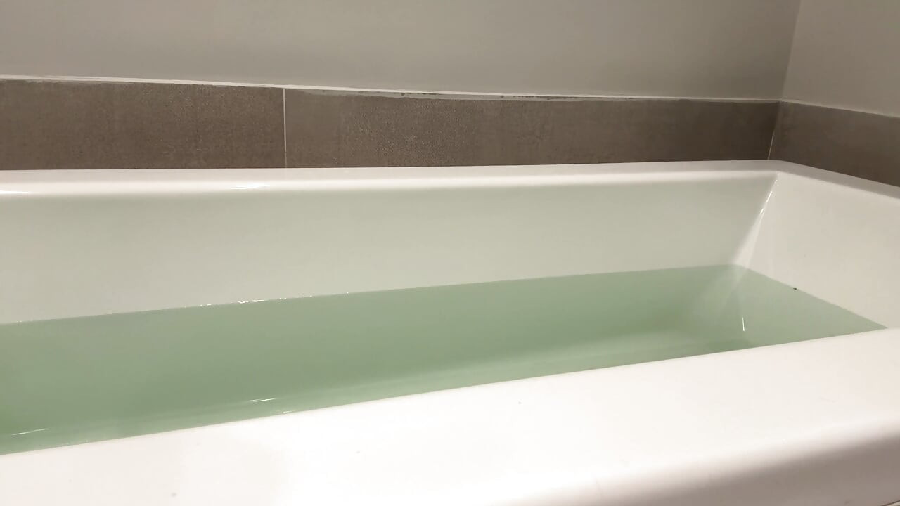 Muscle Goddess Fucks Her Big Clit with the Shower Nozzle