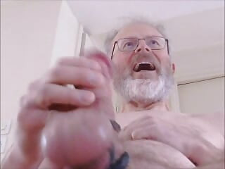 A dad masturbates
