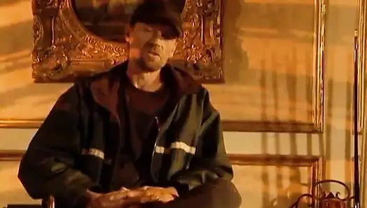 Büyük memeli harika hatun açık havada sikiliyor