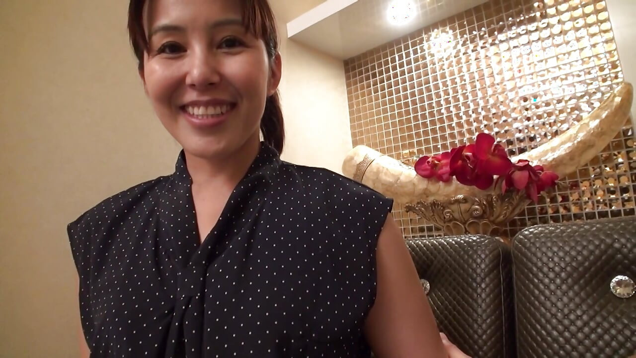 K-cup Super Milk Wife, Megumi, 42 Years Old