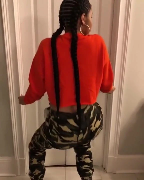Cardi b is sexy as hell