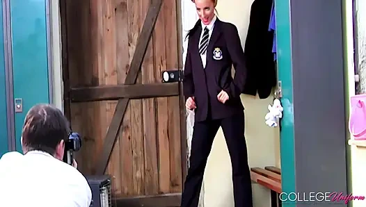 Фотосессия за кулисами с участием Виктории Джеймс