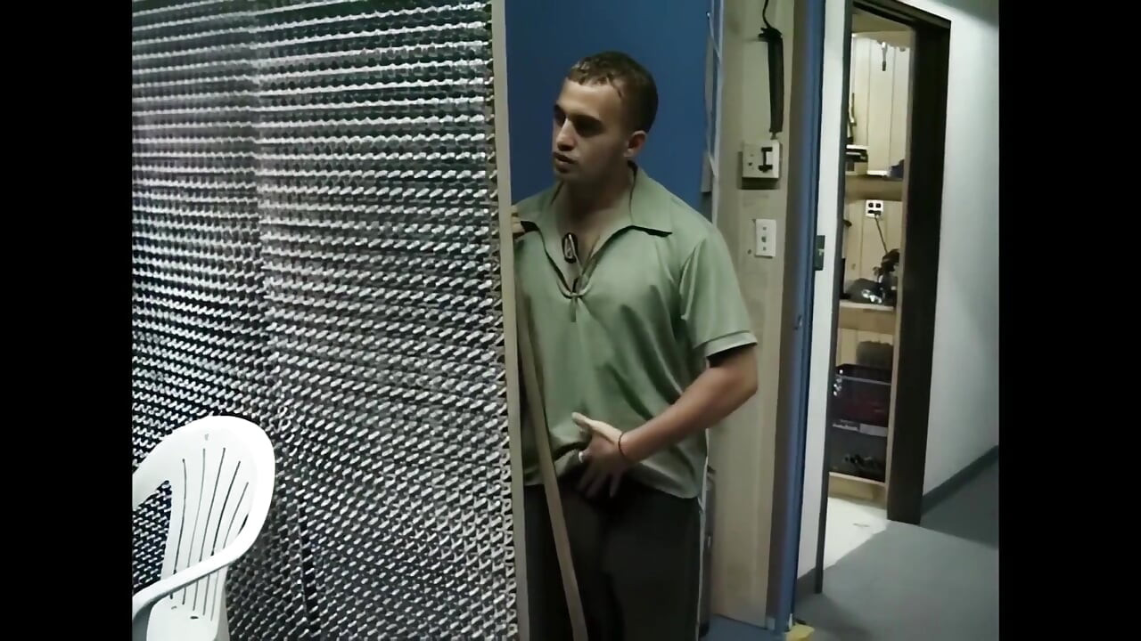 مواقف ساخنة جدا مع الشباب