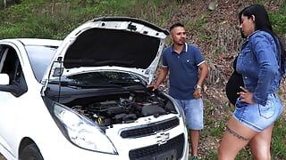 My car breaks down and a guy helps me with the problem