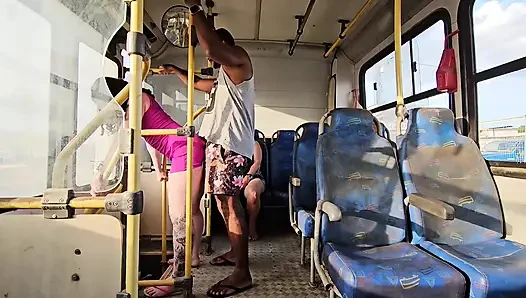 ПАРЕНЬ СЕЛ В ОБЩЕСТВЕННЫЙ ТРАНСПОРТ, Я ВСЁ ИСПОРТИЛ, ЧТОБЫ ВСЕ ВИДЕЛИ, И УШЁЛ