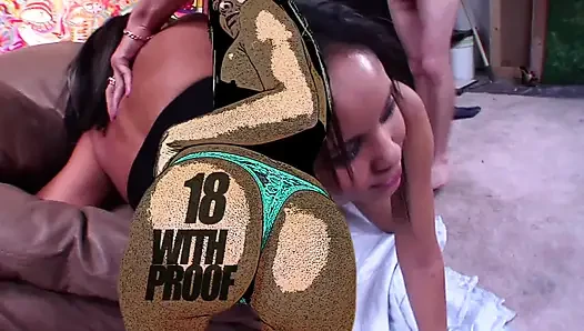 Memek gadis remaja kulit hitam dengan pantat montok dientot habis-habisan