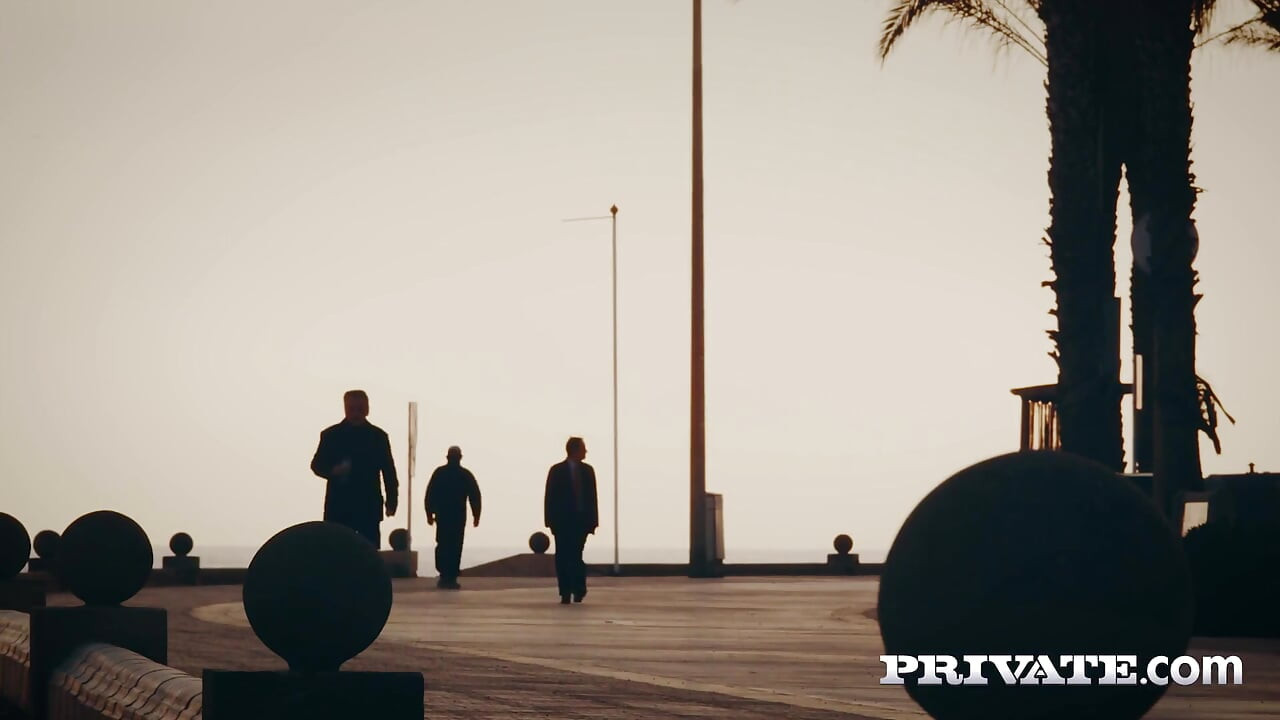 Brianna Banderas est une brune coquine avec un super cul