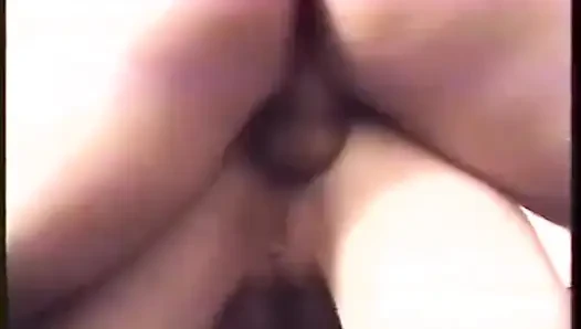Seksi hatun büyük bir yarakla derinden penetrasyonlu sikişiyor
