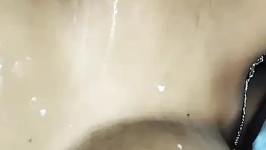 Новобрачная неудовлетворенная бхабхи трахает пальцами мокрую киску, мастурбирует до оргазма