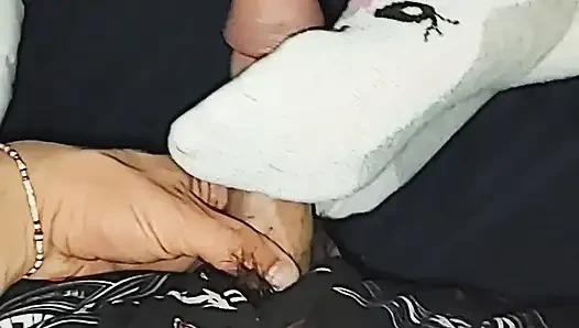 Yaramaz küçük tek boynuzlu at bileği çoraplı çorapla boşalma