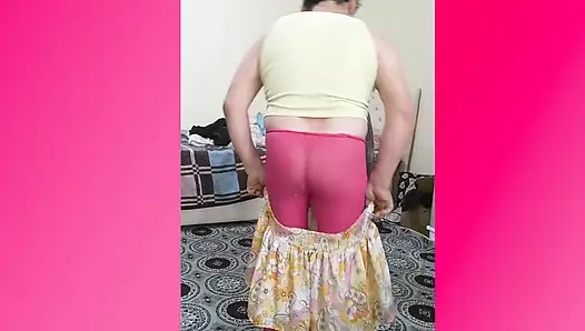 Beyza Crossdresser Şort Mini Etek Giyer
