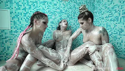 Girls Likes to Be Wet & Mesy