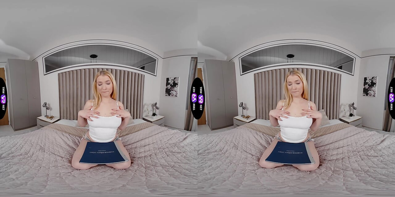 Angel Ayyla liebt es, ihren wunderschönen körper und immer nasse muschi zu streicheln - TmwVRnet