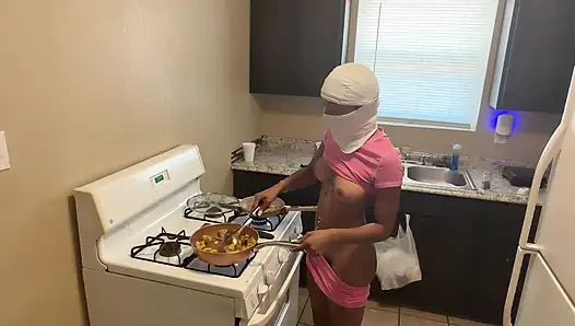 Hot babe naked making breakfast for her boyfriend m