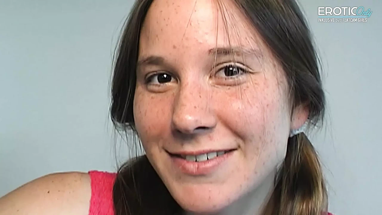 奶油派毛茸茸的青少年阴户被继父塞满