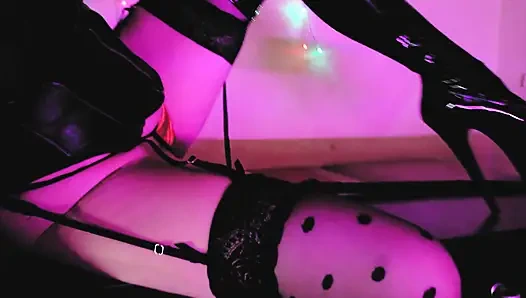 Herrin pink Eva latex-fetisch-göttin, MILf, domina, lederstiefel
