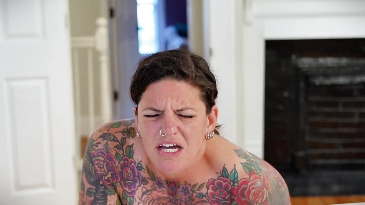 Carrie Capri Gets Fucked Doggie Style by Fucking Machine and Cums Hard!