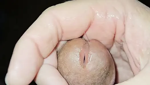 Sabah erken saatlerde o yarağı okşuyor