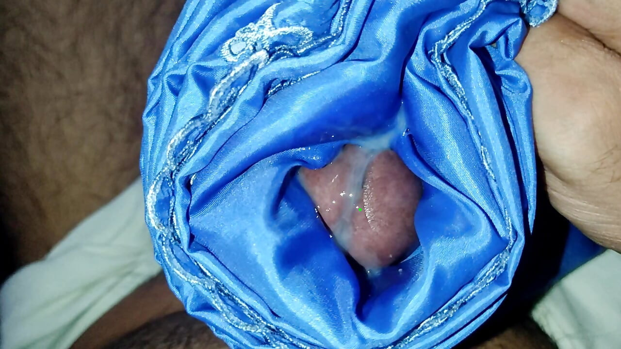 Bokep ngocok kontol pakai kain sutrah satin - ngentot dan ngusap memek salwar (152)