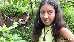 लड़की जंगल में खो गई और उसे चोदने वाली बर्बर पर ठोकर खाई