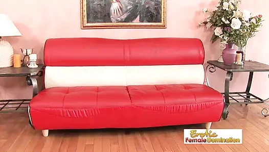 Adam spor salonunda tanıştığı büyük memeli sarışın orta yaşlı seksi kadını sikiyor