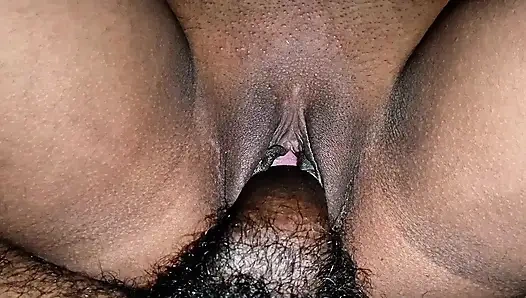 diese exklusive langform vi l'm teilt eine sehr private seite meiner wunderschönen desi-ehefrau Eine sache, die sie absolut liebt, ist es, eine zu geben