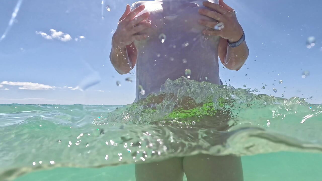 Wet White T-shirt Swimming Underwater
