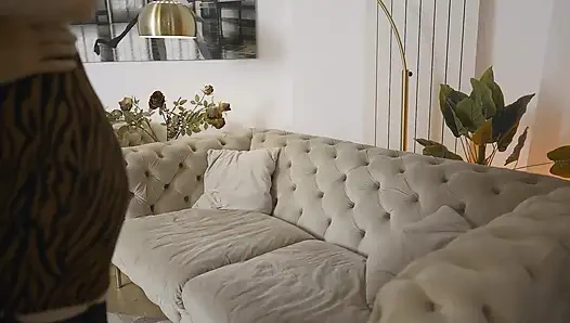 Блондинка-бомба Долбит Киску И Дико Заглатывает Член