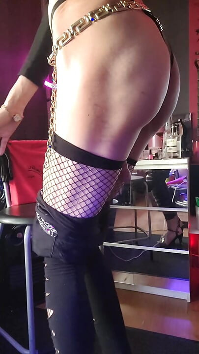 C⁴ WHoRE i Lov U❣ [5mai25] VaneSsaBiTCHx Legging dechiré Noir et HeeLs Black & GolD