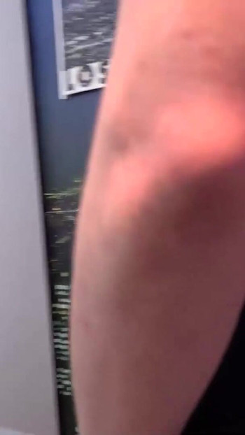 Napaljena zrela dama uživa u intenzivnom intenzivnom intenzivnom zadovoljstvu | Klip 1