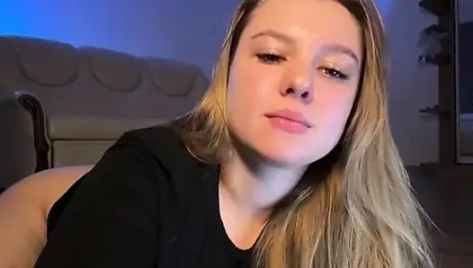 Jucielussie sitzt auf deinem gesicht und masturbiert