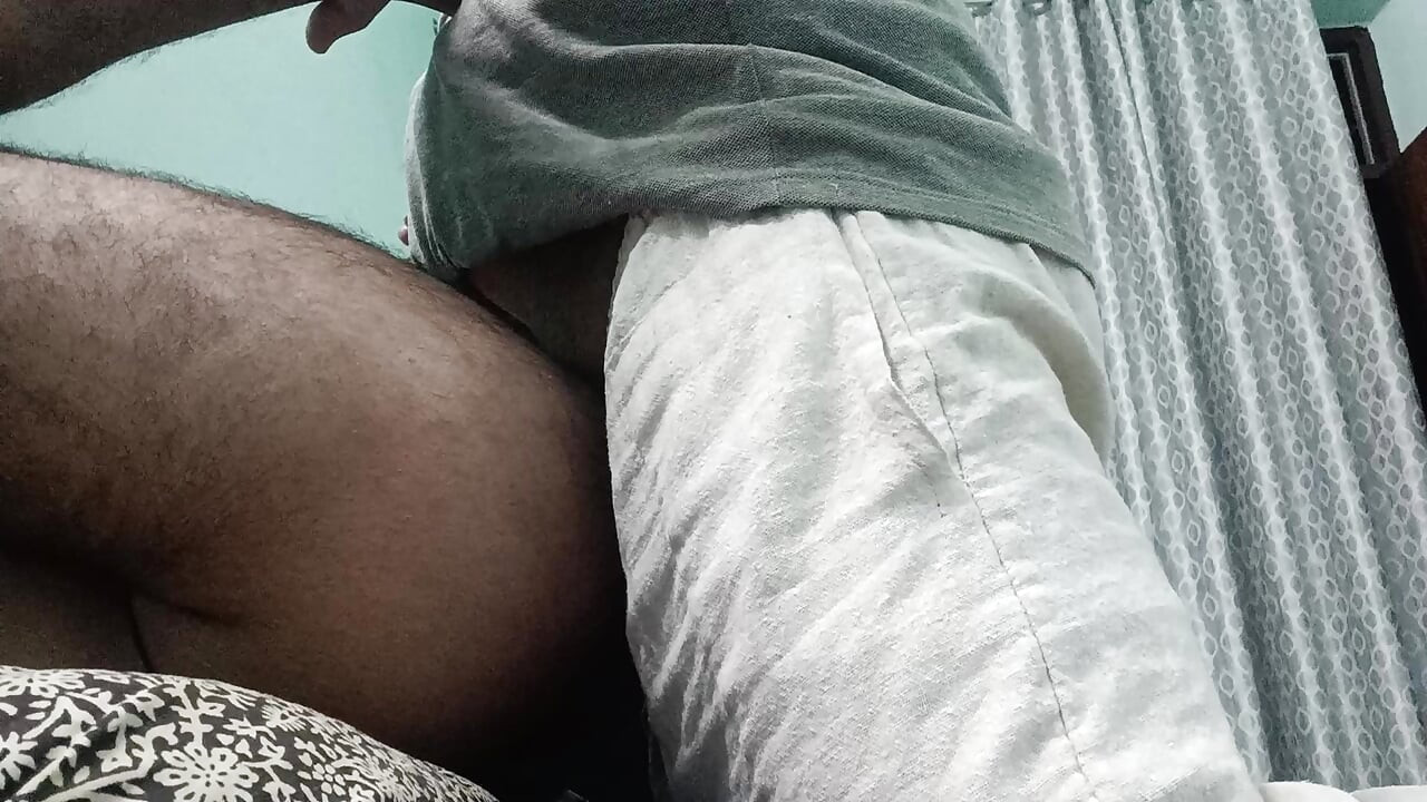 Hintli adam komşu amcası ve asker memuru amcasıyla seks yapıyor