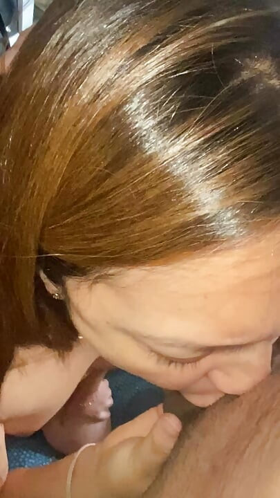 My cousin's girlfriend is a cock sucker and deepthroat milk swallower