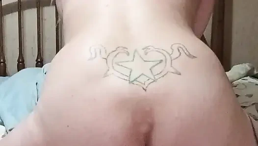 Bir arkadaşa biniyor