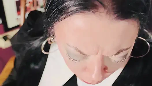 Mittwoch addams raucht eine Zigarette für ihre baby-ghulls! Tina snua raucht einen korkenkmau - OMI snap atmet ein, OME driftet