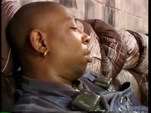 Murzynka BBW ssie, a titty rucha się ze swoimi wielkimi soczystymi piersiami