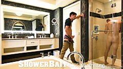 Showerbait głośno jęczy wielki kutas sperma grać pod prysznicem