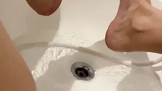 She can’t stop fuck herself with fingers. Squirt time