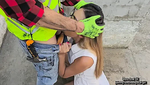 Великолепная дама-бухгалтер дает свою грязным строителем