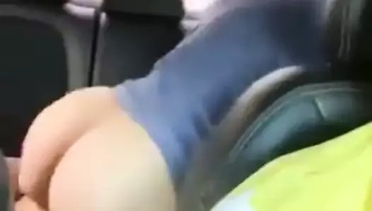 Sexe dans la voiture