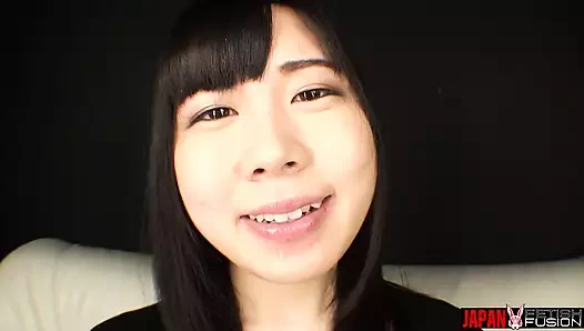 Автопортрет Ena Yuzuriha с языком и ртом