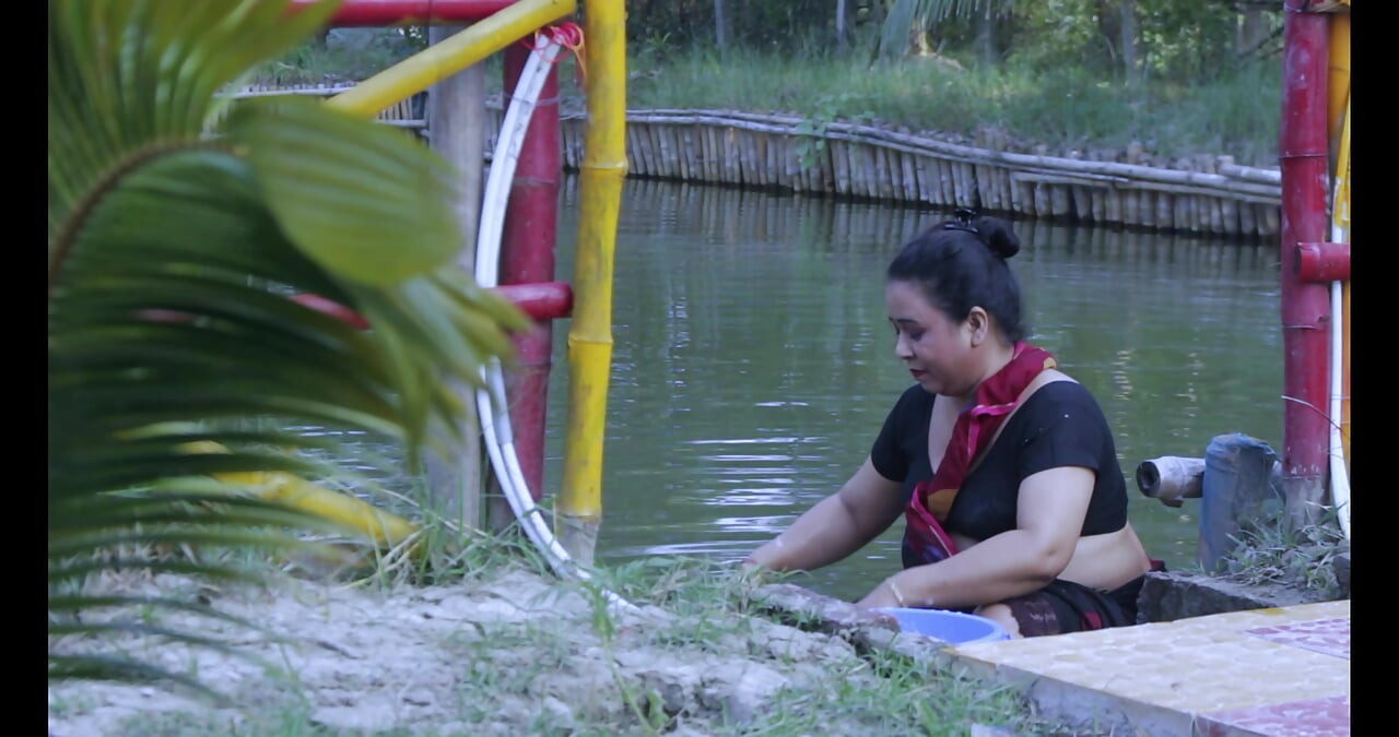 Indian Bhabi Ka Pani Mai Thukai Hot Indian Porn Video