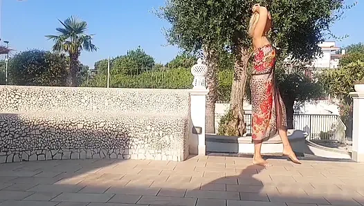 Selena'nın açık havada dans egzersizleri ve seks