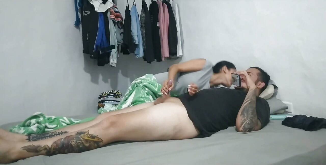 My Friend's Whore Passes by Me and Doesn't Recognize Me, I Invite Her to My House and We End up Fucking