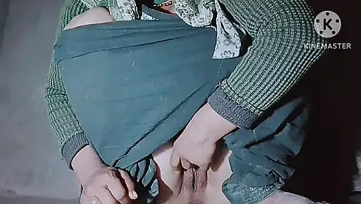 Delhi das mädchen Lavenya zeigte ihre möpse.  Sie genießt eine andere Art von Genuss, indem sie ihren Arsch darauf reibt.  Sonas freund sagte ihr, dass sein freund